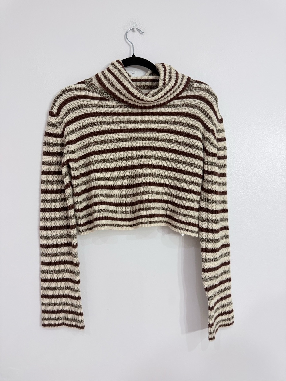 Urban Outfitters Cropped Striped Turtleneck Sweater - Cream & Brown